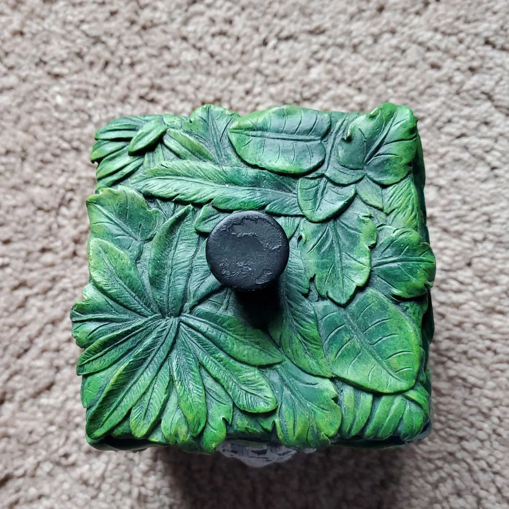 Tropical Green Bathroom Set with Safari Design
